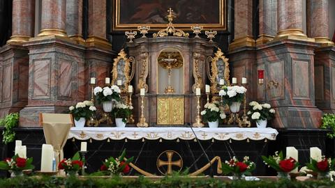 Der Altar der Kirche St. Georg in Großenlüder