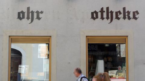 Unbekannte haben 2021 bei der Mohrenapotheke von Konstanz Buchstaben gestohlen - vermutlich, weil sie den Begriff "Mohren" für rassistisch bzw. diskriminierend halten. 