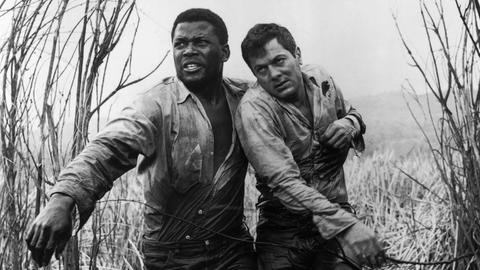  Filmstill aus " Flucht in Ketten" (USA 1958, Regie: Stanley Kramer) mit Tony Curtis und Sidney Poitier