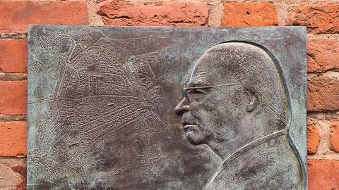 Gottfried Kiesow, Gedenktafel in Stralsund