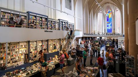 Buchhandlung in einer ehemaligen Kirche in Zwolle, Niederlande