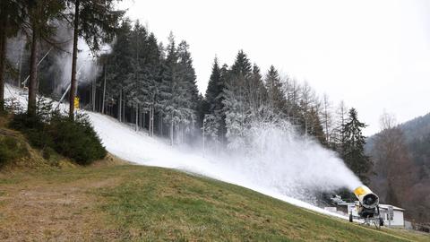 Schneekanone im Einsatz