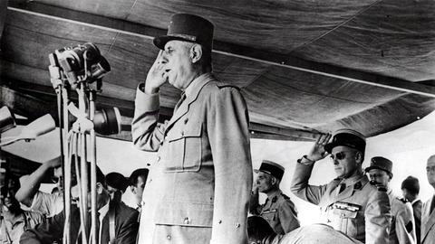 De Gaulle spricht im Mai 1958 in Algerien.