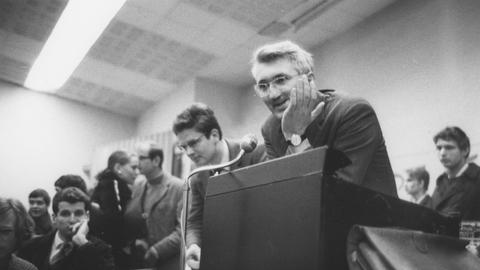 Inge Werth: Jürgen Habermas diskutiert mit streikenden Studenten der Goethe- Universität Frankfurt 1968