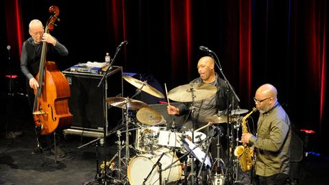 Dave Holland Trio