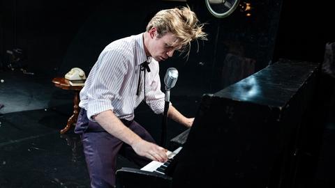 Justin Hibbeler als Jerry Lee Lewis