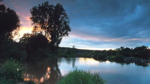 Flusslandschaft im Abendlicht, Maintal