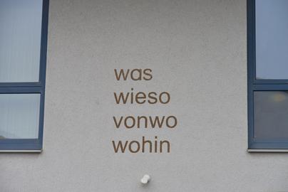 Schrift an Hauswand