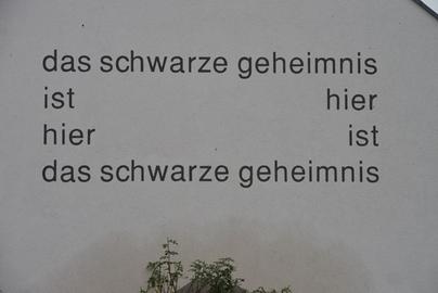 Schrift an Hauswand