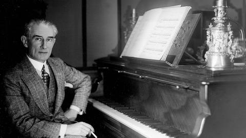 Maurice Ravel am Klavier
