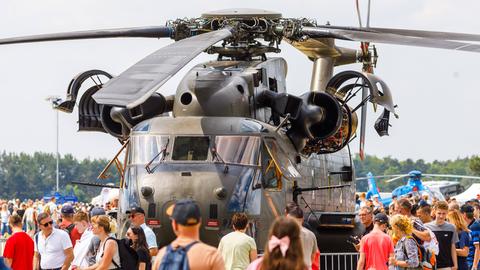 Besucher am Tag der Bundeswehr auf dem Fliegerhorst Holzdorf 